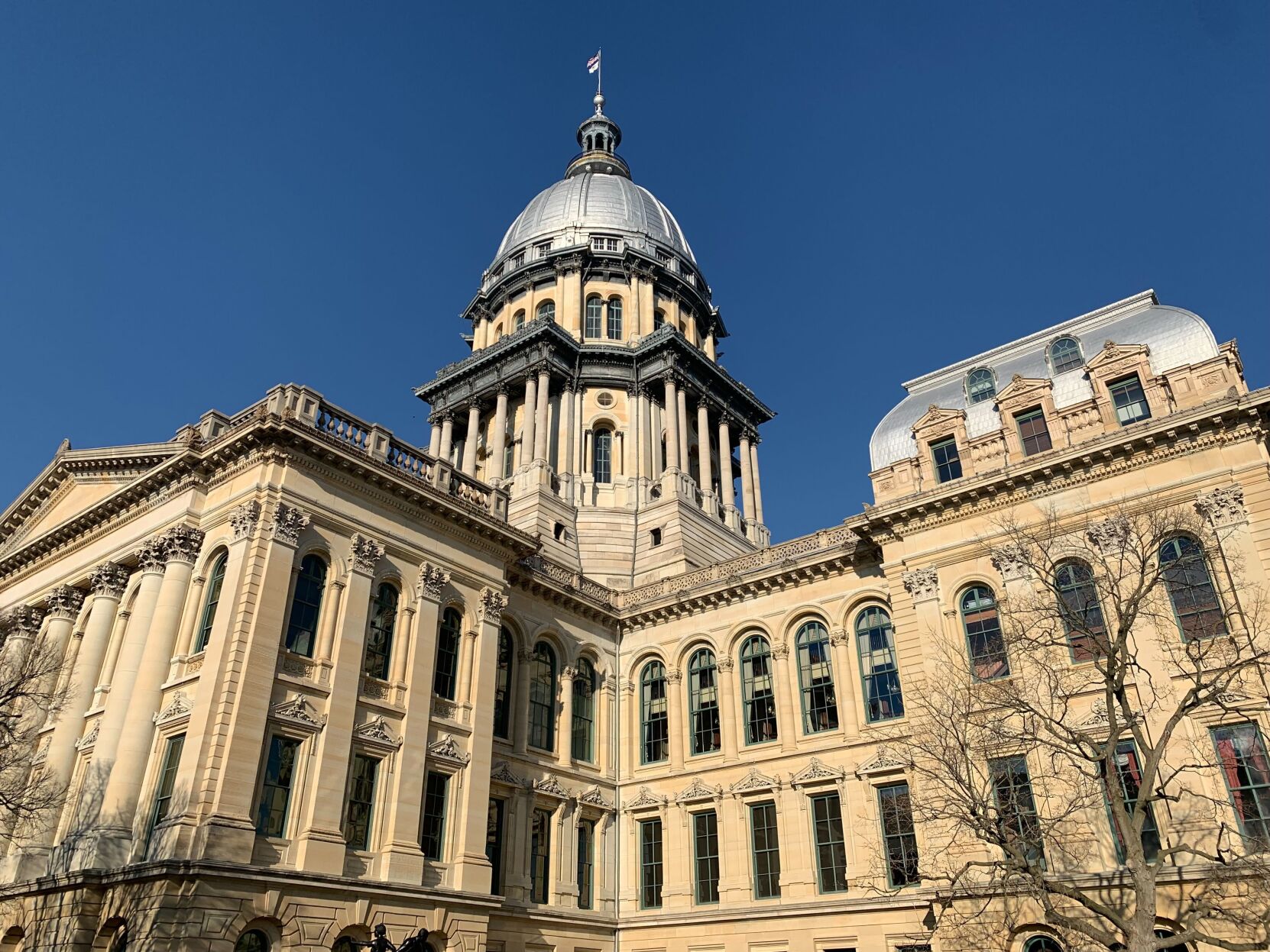 Illinois State Capitol angle